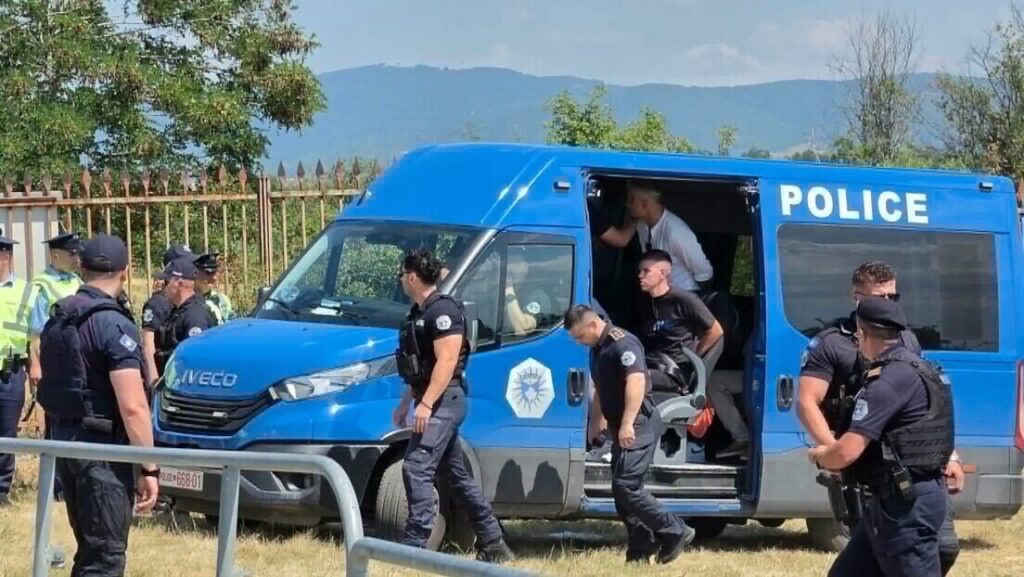 На Газиводама почело рушење мотела „Језеро“, на терену и припадници тзв. косовске полиције