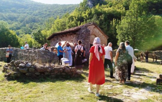 ОЖИВЕО НЕКАДАШЊИ МАНАСТИР ПОСЛЕ ЧЕТИРИ ВЕКА: Свете литургије поново у средњовековној Намасији