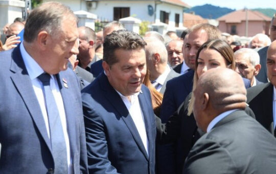 Стевандић пита званичнике ЕУ зашто не одају почаст српским жртвама