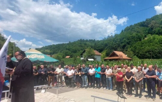 ПОМЕН ЗА СРПСКЕ ЖРТВЕ У КРЊИЋИМА: Обележене 33 године од страдања, за злочин нико није одговарао