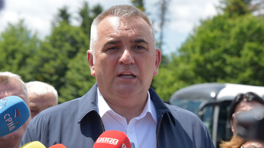 Минић: Како је могуће да убица српског дечака слободно шета Илиџом