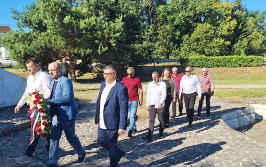 Кнежевић: Овај датум за наук да Црна Гора никад не љуби ланце ни када је у питању далеко надмоћнији непријатељ