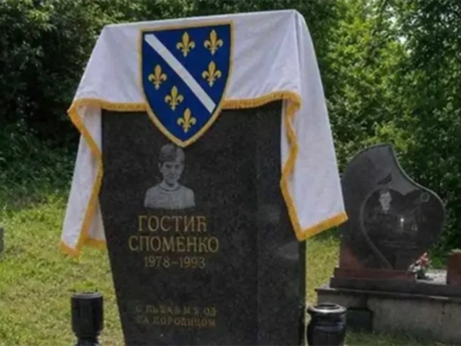 оскрнављен споменик Споменку Гостићу