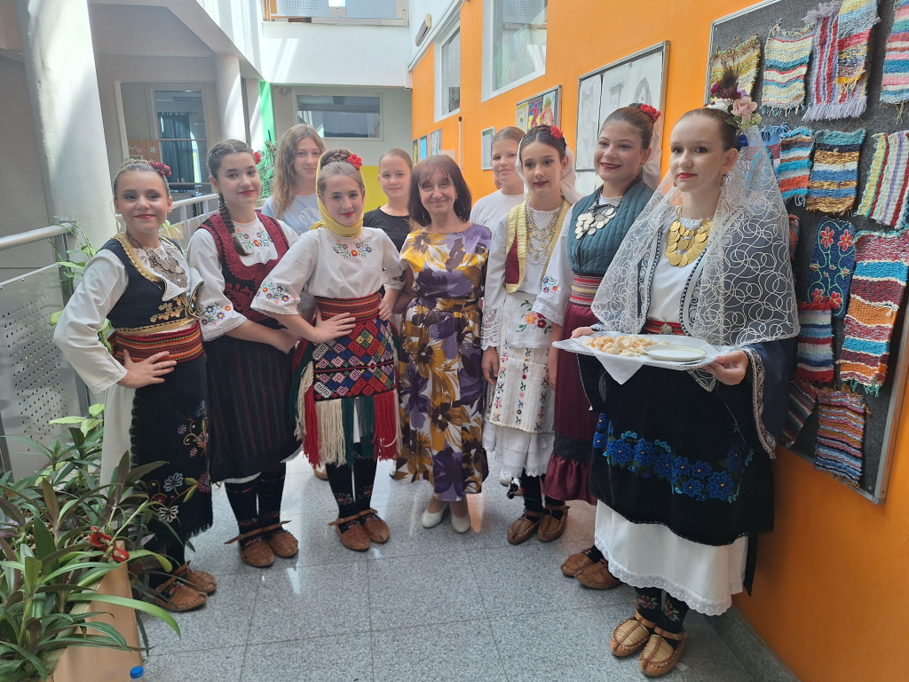 Русија помаже српске школе