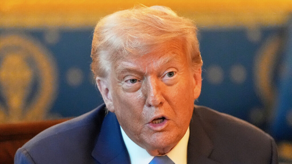 Трамп криви Канаду за дим: „Трошкове загађења додаћемо на царине“
