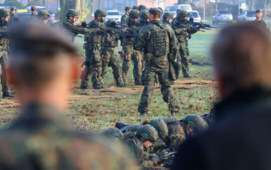 Minister of Defense visits Homeland Security Regiment 2
