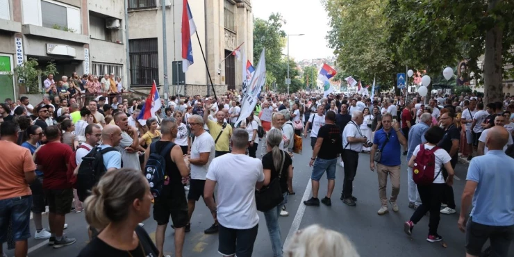 РАСКРИНКАВАЊЕ БЛОКАДЕРСКЕ ЛИСТЕ СЕ НАСТАВЉА: Испливали нови досијеи, партијске везе и међусобни обрачуни