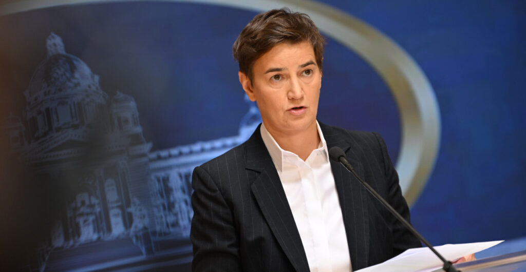 „СРБИЈА НЕ ЗАБОРАВЉА БЕСОМУЧНИ ТЕРОР И БАХАТОСТ БЛОКАДЕРА“ Брнабић се осврнула на протесте и изнела оштре тврдње