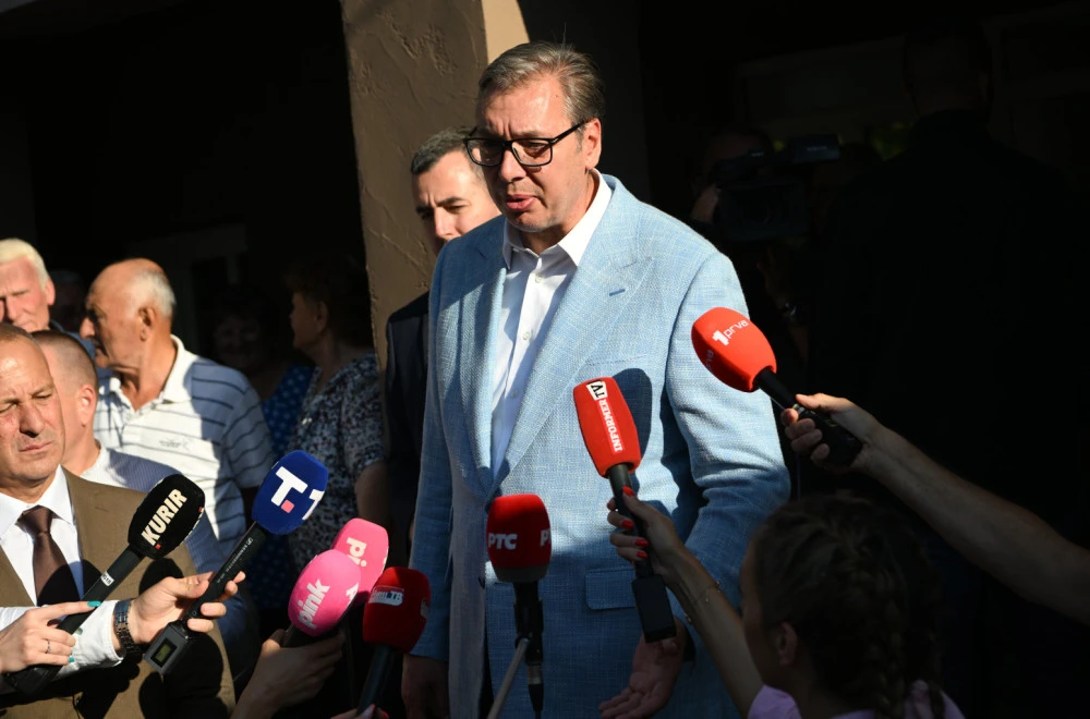 Вучићева порука Србима: „Не заборавите – нико никада није погнуо главу пред српским жртвама“