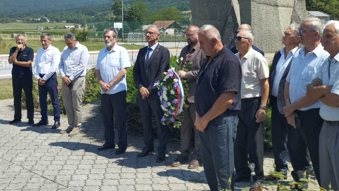 Три деценије без правде: Положени венци за Србе страдале на Петровачкој цести