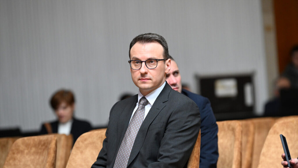 ЕУ ТВРДИ ДА ЈЕ МОСТ СПРЕМАН ЗА ОТВАРАЊЕ, БЕОГРАД УПОЗОРАВА: Ко ће гарантовати безбедност Срба на северу КиМ?