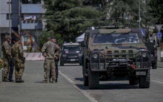 ХИТНО ПИСМО КАНЦЕЛАРИЈИ ЕУ ЗБОГ МОСТА НА ИБРУ: Ко ће одговарати ако дође до насиља?
