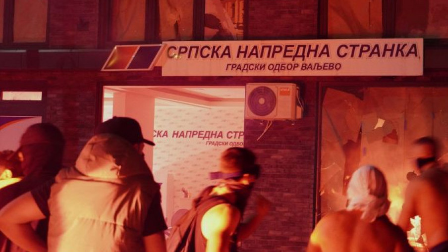 Годину дана након нереда, ВЈТ упозорава пред нови протест у Ваљеву