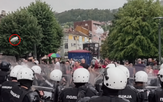 КРВАВИ ПОЧЕТАК БЛОКАДЕРСКЕ КАМПАЊЕ У УЖИЦУ: Каменицом на РТС, хладним оружјем на полицију, терором на грађане
