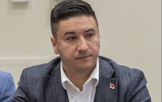 Дајковић показао записник Управе царина, тврди да га је претресала и задржала полиција, добио подршку и од Вучевића