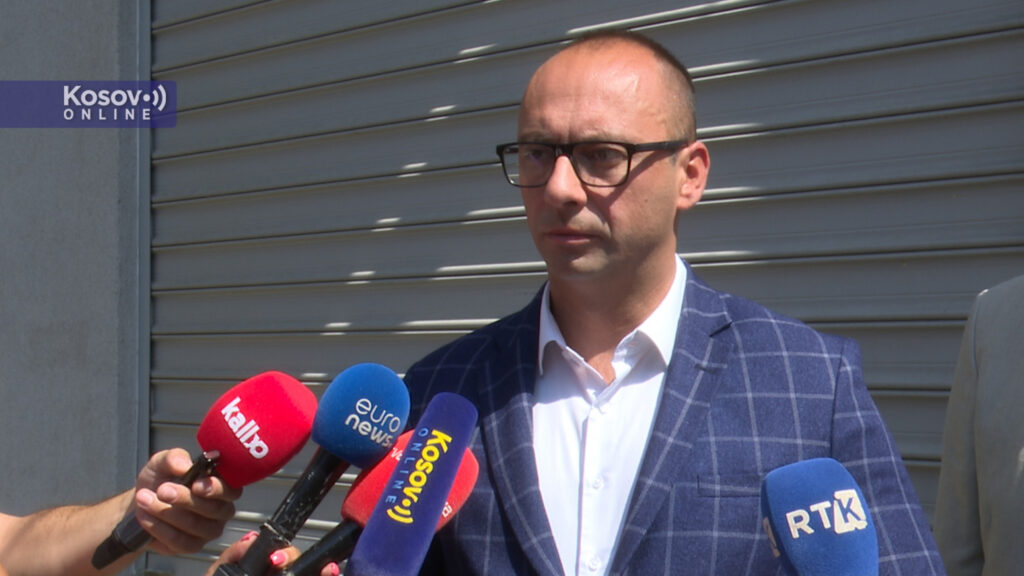СРБИ ПОНОВО ДОКАЗУЈУ ДА СУ НЕВИНИ: Симић после саслушања упозорио на однос приштинског правосуђа према Србима