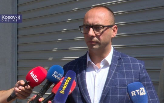 СРБИ ПОНОВО ДОКАЗУЈУ ДА СУ НЕВИНИ: Симић после саслушања упозорио на однос приштинског правосуђа према Србима