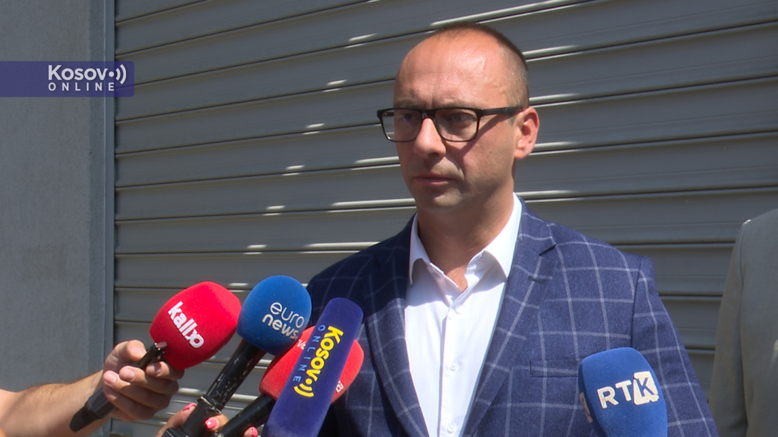 СРБИ ПОНОВО ДОКАЗУЈУ ДА СУ НЕВИНИ: Симић после саслушања упозорио на однос приштинског правосуђа према Србима