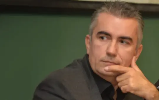 ОСУМЊИЧЕНИ ПРИЗНАО ДВА РАЗБОЈНИШТВА: Тужилаштво тражи притвор због напада на декана Данијела Синанија и осамнаестогодишњака