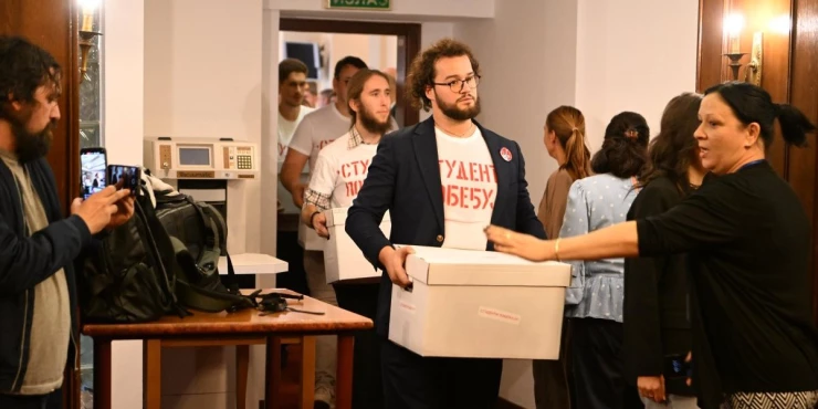 ГРУХОЊИЋЕВА ЗАШТИТНИЦА НА ПАЈТИЋЕВОЈ ЛИСТИ: Татјана Дошеновић потписује апеле и подржава блокаде