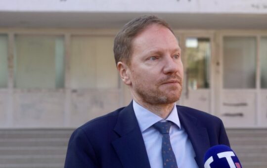 ПОВЕРЕНИК АНТОНИЈЕВИЋ: Прогањање новинара због интервјуа са председником није борба за равноправност
