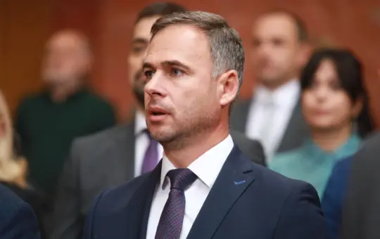 РАСПАД СТРАНКЕ МИРОСЛАВА АЛЕКСИЋА; Перић поднео оставку, открио да су лагали од почетка