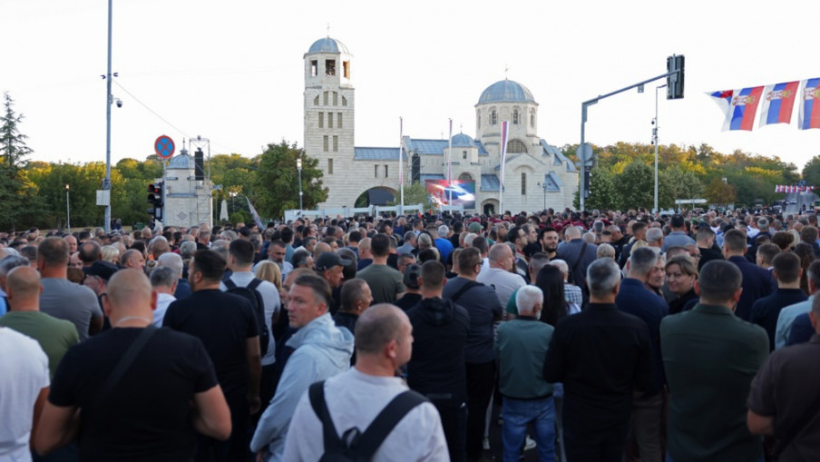 Десетине аутобуса из Републике Српске кренуло ка Београду на сахрану генерала Младића