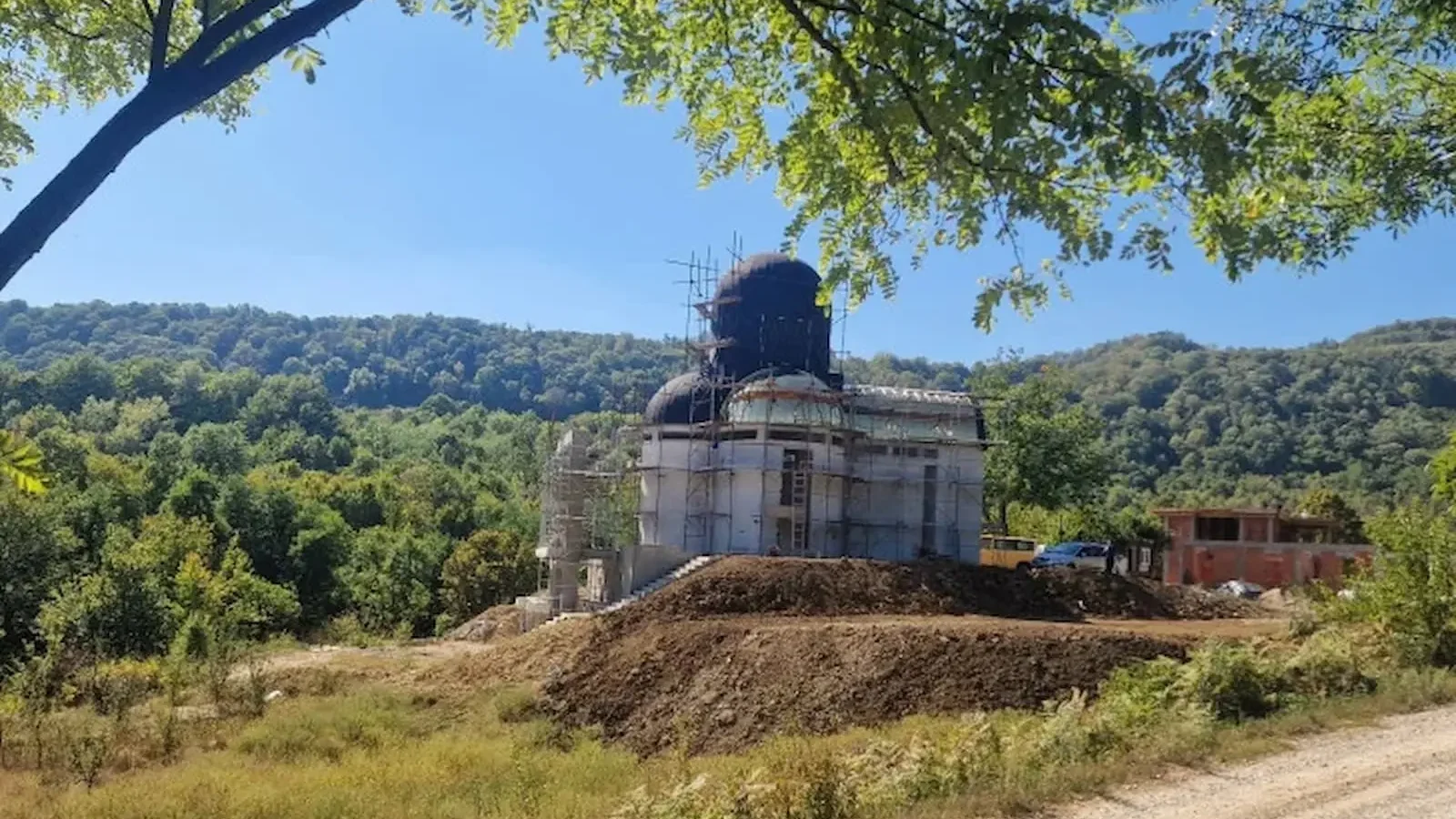 manastir-u-spomen-na-sina-e1790329298237