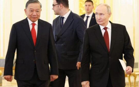 На встрече с В.Путиным Генсек Компартии Вьетнама То Ламм
