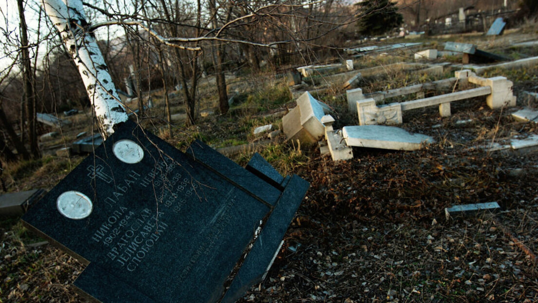 Православно гробље Травник