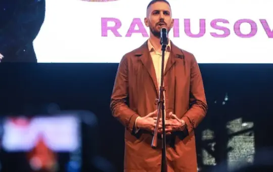 НАТО СТИПЕНДИСТА НА БЛОКАДЕРСКОЈ ЛИСТИ: Ко је Мирза Рамусовић, кандидат који релативизује злочине над Србима у Подрињу?