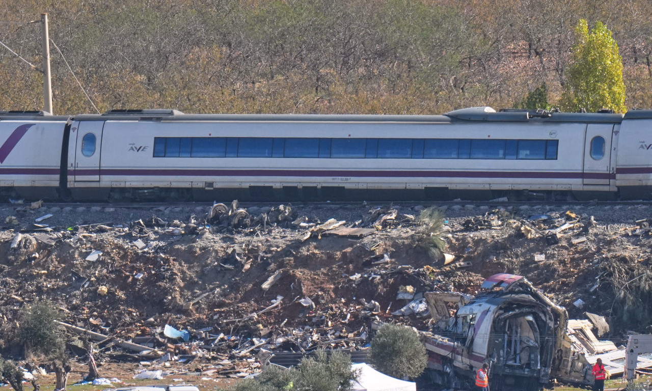 200377_spain-train-crash_f