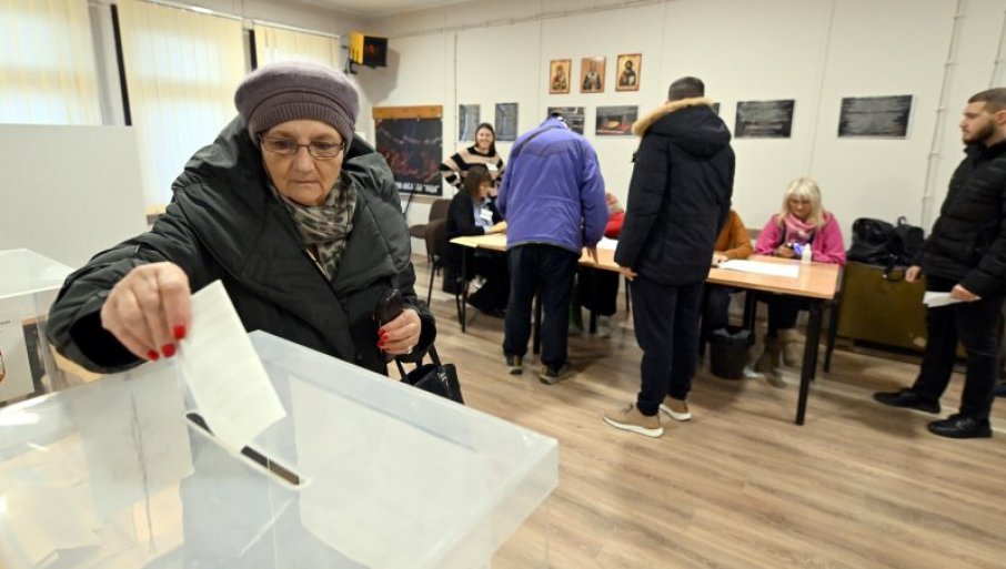 РОК ИСТИЧЕ 4. ОКТОБРА У ПОНОЋ: РИК прогласио 17 изборних листа, једна у међувремену повучена