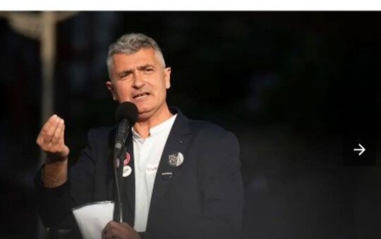 „СРДАНОВИЋ ЗАПОСЛИО СИНА ПРЕКО ВЕЗЕ“ Вучић: Могло је и без веза, држава даје хлеб и њему и детету