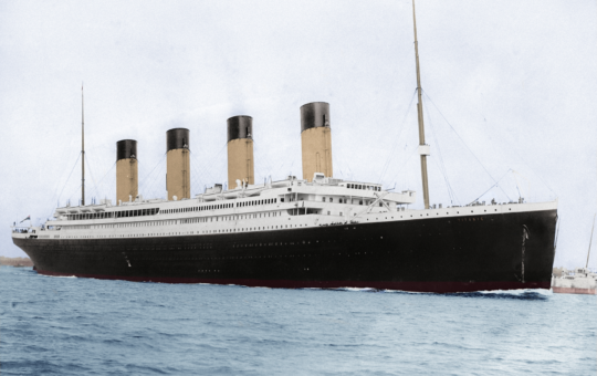 Titanic_in_color