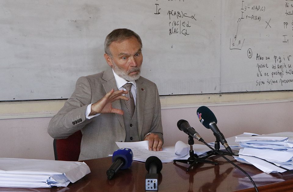 uhapsen_radivoje_stojkovic_direktor_jovine_gimnazije
