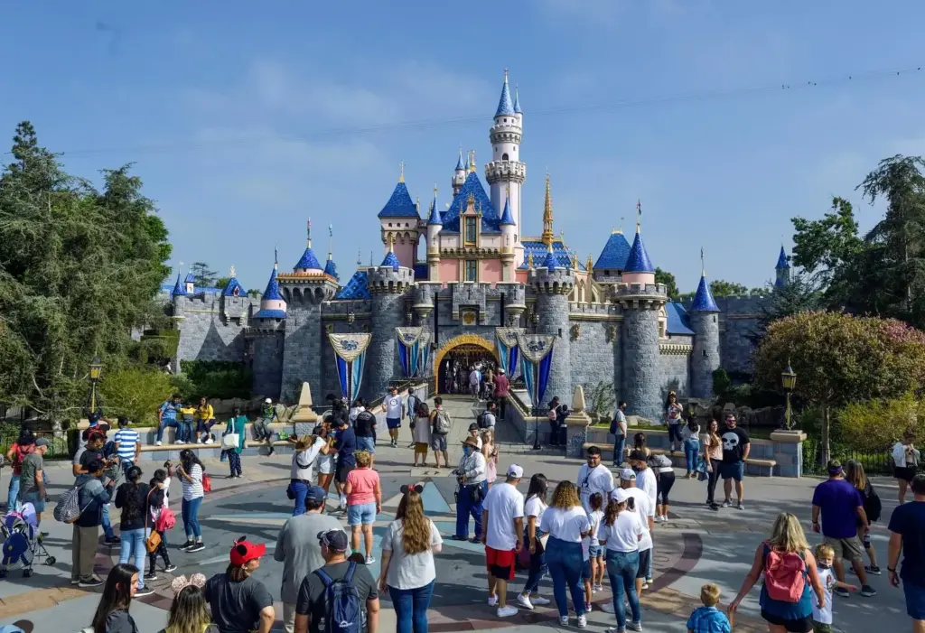 visitors-disneyland-front-sleeping-beauty-143020933-e1792773115588