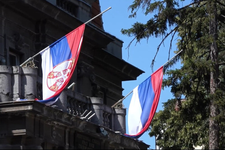 застава на пола копља